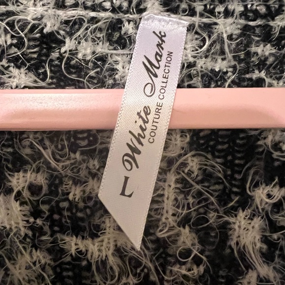 Black and White Leopard Print Sweater Dress – V-Neck & Stylish - Picture 3 of 4